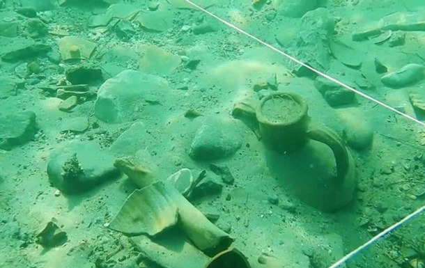 At the bottom of the Black Sea, archaeologists discovered artifacts that are 2400 years old