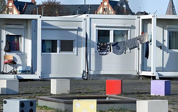 16 centers for refugees are planned to be built in Berlin