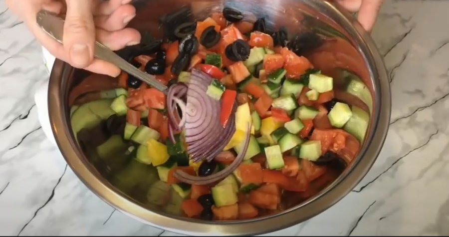 Рецепт свіжого салату з пекінською капустою і бринзою