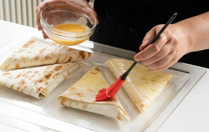 The hostess shared the idea of ​​an interesting recipe for a delicious breakfast with pita bread, onions and cheese