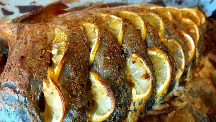 Few people bake carp, and it is in no way inferior to mackerel