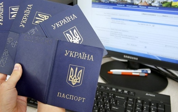 Польша продолжит защиту украинцам без паспорта – глава МВД