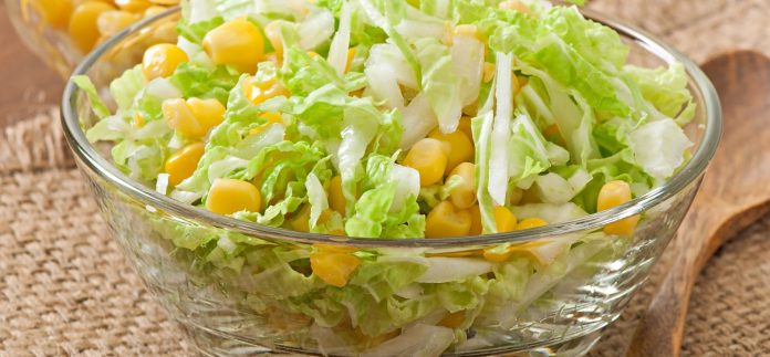 Свежий весенний салат: простой и вкусный рецепт