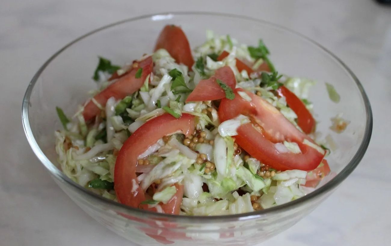 A recipe for a delicious salad with Beijing cabbage