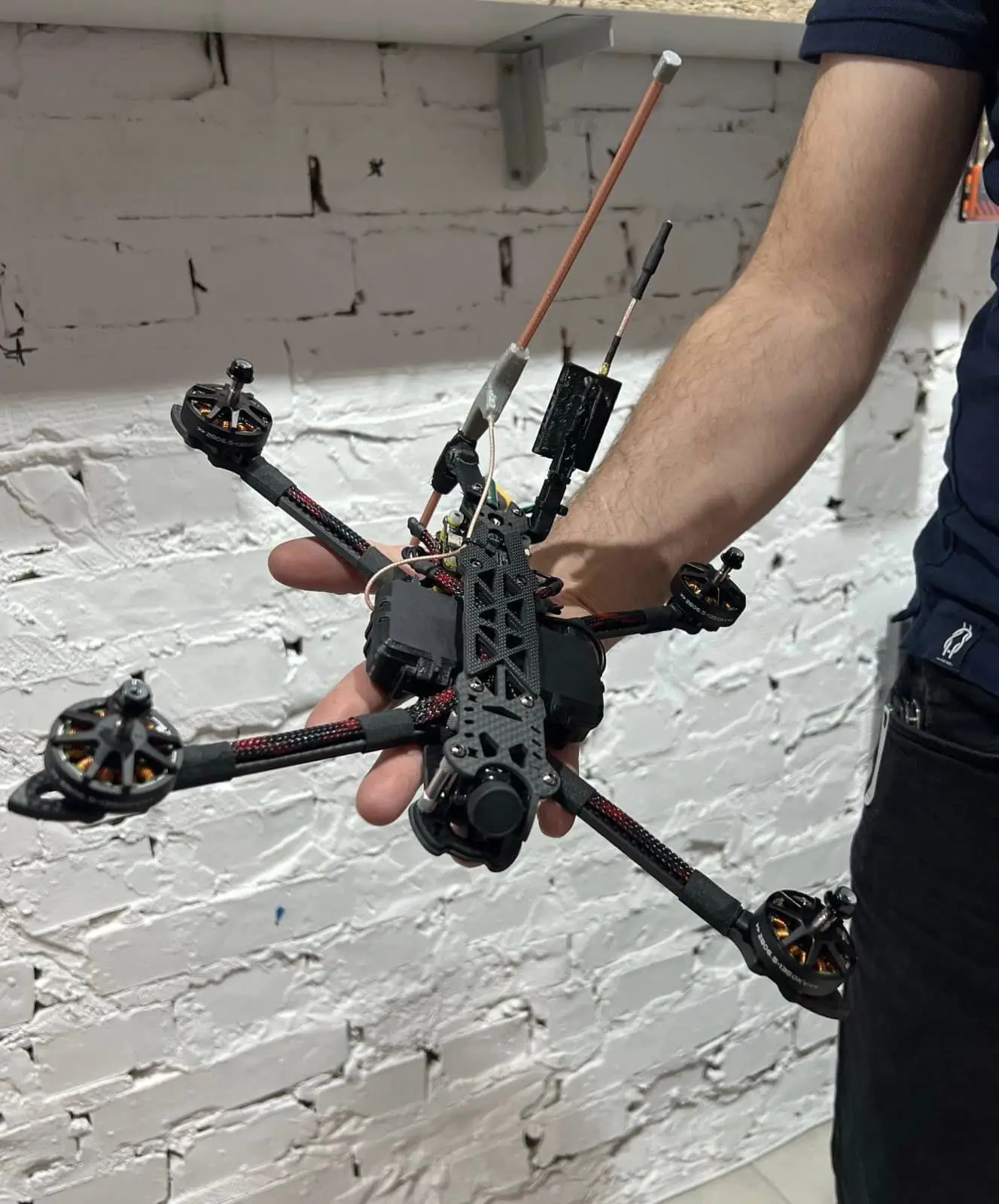 Украинские разработчики представили новый дрон-камикадзе, устойчивый к враждебным РЭБ