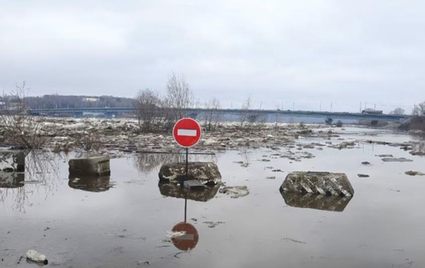 More than nine thousand houses remain flooded in Russia