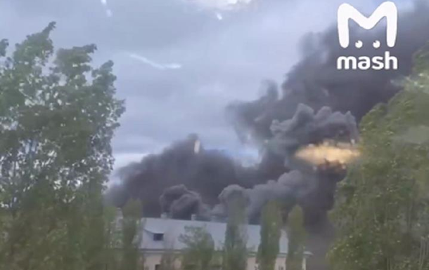 A fire broke out at an electromechanical plant in Voronezh, Russia