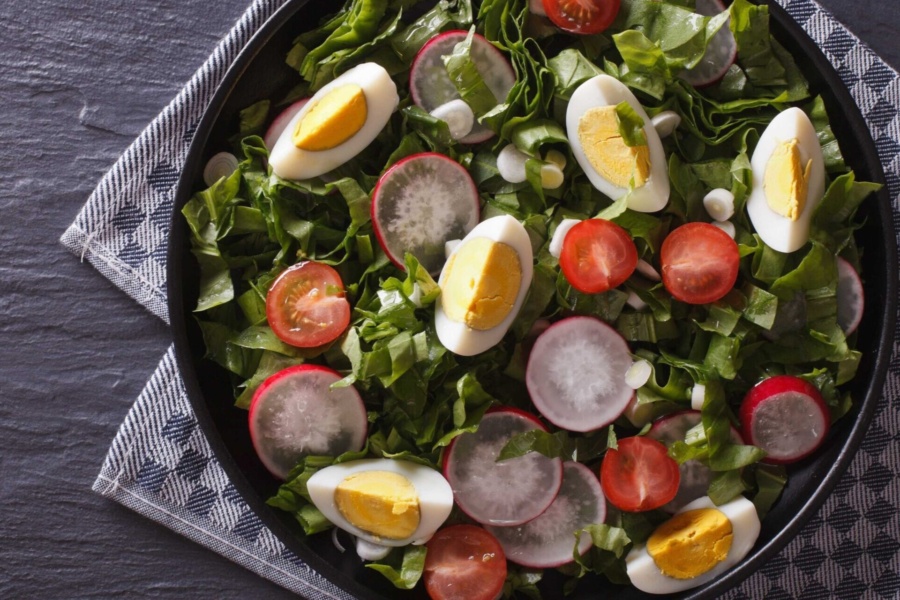 Salad with eggs, radish and sorrel