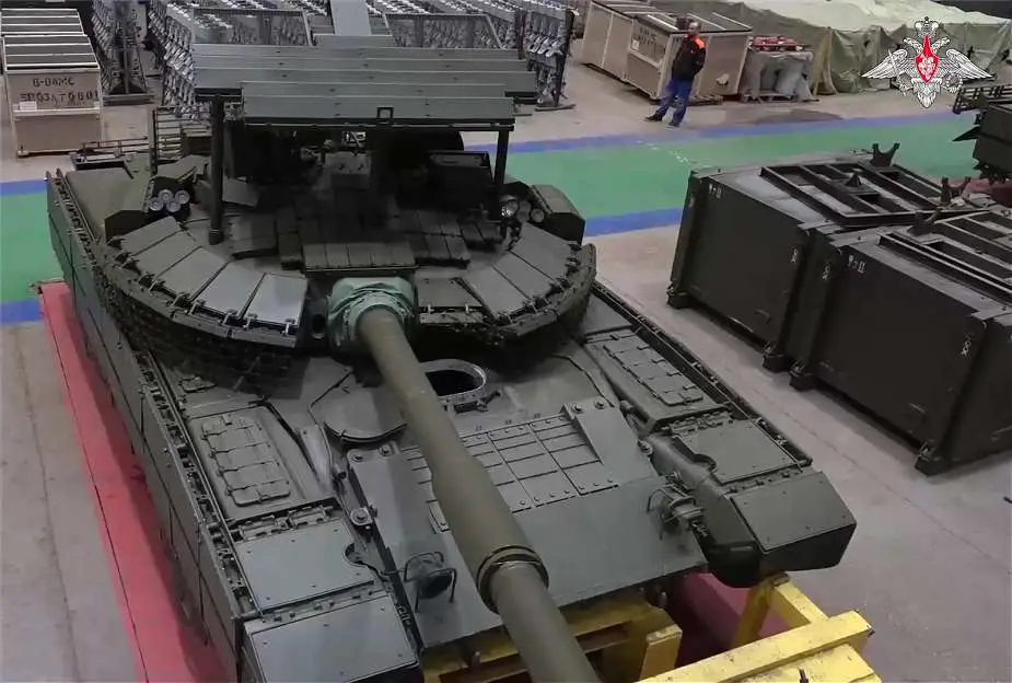 Остання версія Т-80ВБМ була модернізована новою бронею та захистом "кліткою"