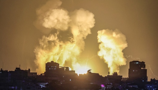Израиль нанес удары по объектам ХАМАСа в Рафахе.