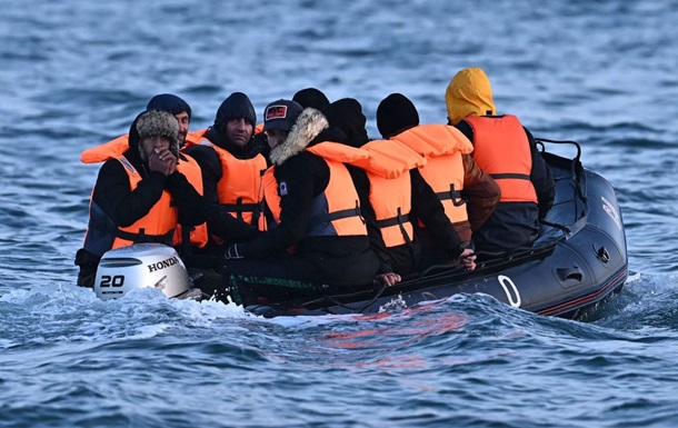 I Storbritannien krydsede et rekordstort antal migranter Den Engelske Kanal