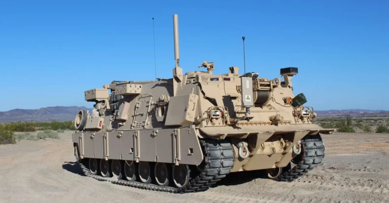 The US Army is testing a new evacuation vehicle: it can pull 80 tons and the crew of a damaged tank