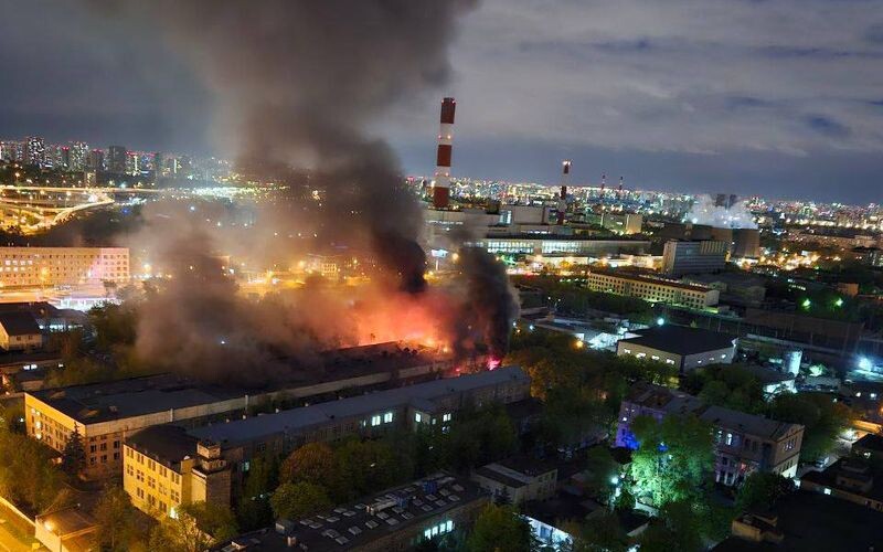 A large-scale fire in Moscow: aviation was brought in to extinguish it