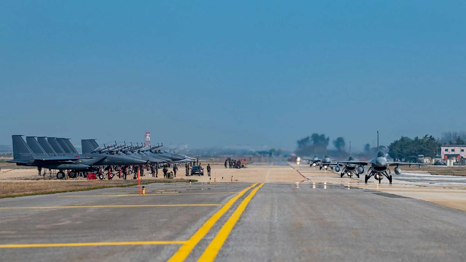 У навчаннях під назвою Korea Flying Training 2024 (KFT 24) брали участь різні літаки, включаючи F-16 Fighting Falcon, F-35B Lightning II, A-10 Thunderbolt II і E-3 Sentries