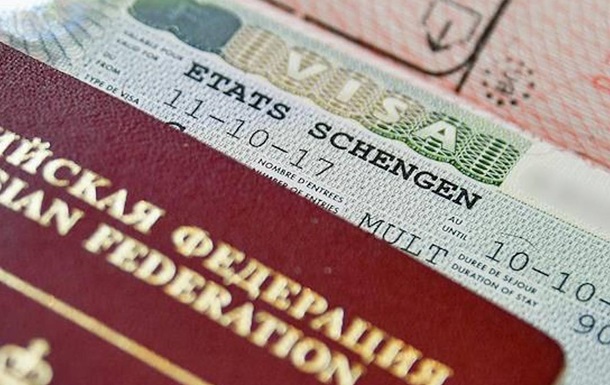 Росіянам торік видали вдвічі менше шенгенських віз