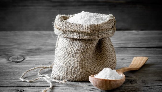 Як використовувати сіль для прибирання: поради від супергосподинь