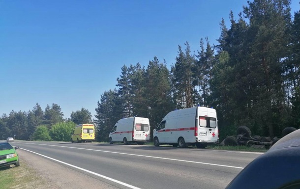 У РФ перекинувся автобус з військовими, є жертви