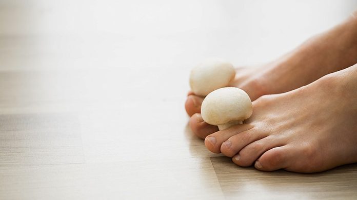 Як перемогти грибок на ногах: 10 простих і реально робочих способів