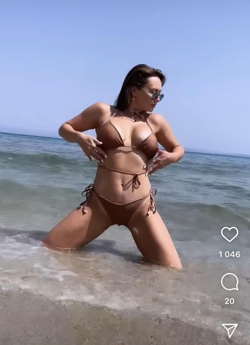 Анна Саліванчук на пляжі