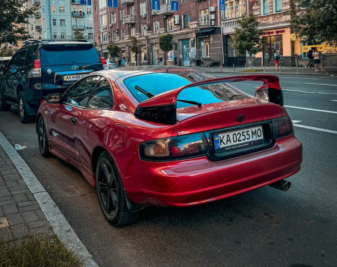 Культовий спорткар "Тойота" з дев'яностих помічено в Києві