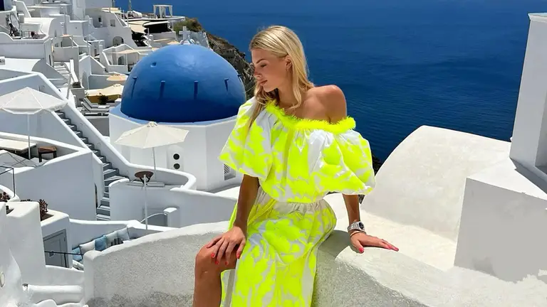 Vlada Zinchenko shone in an elegant dress on Santorini: an unforgettable image (photo)