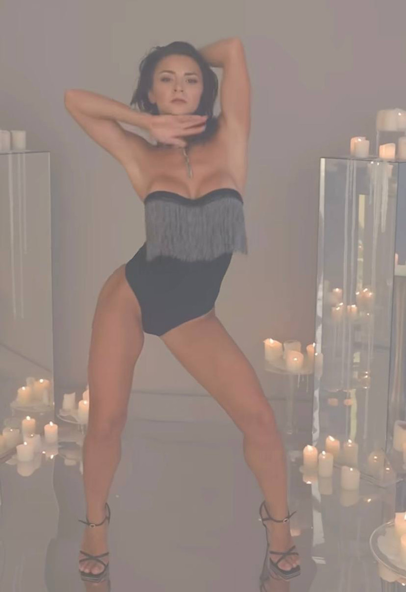 Ілона Гвоздьова у боді