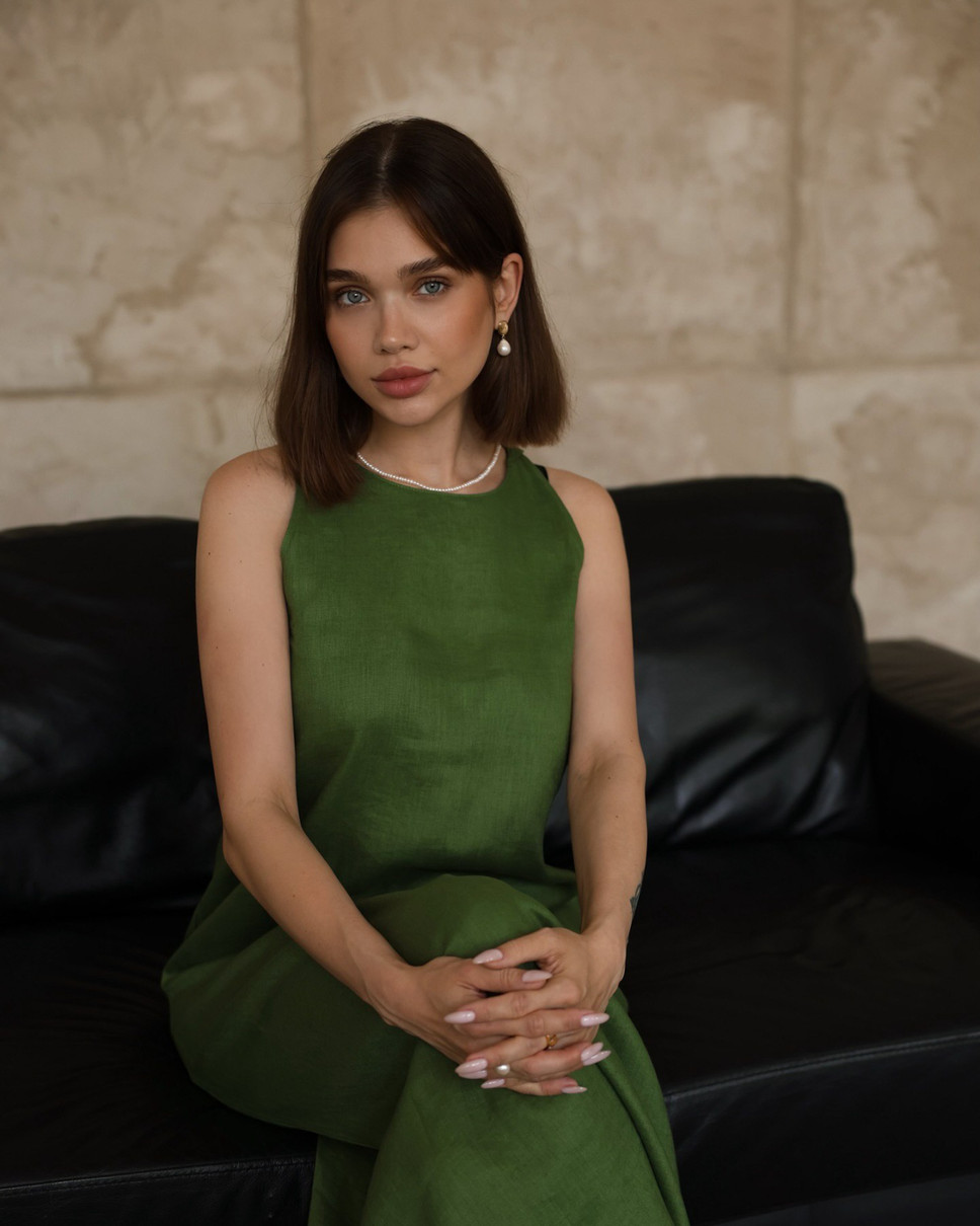 Саша Бо у зеленій сукні