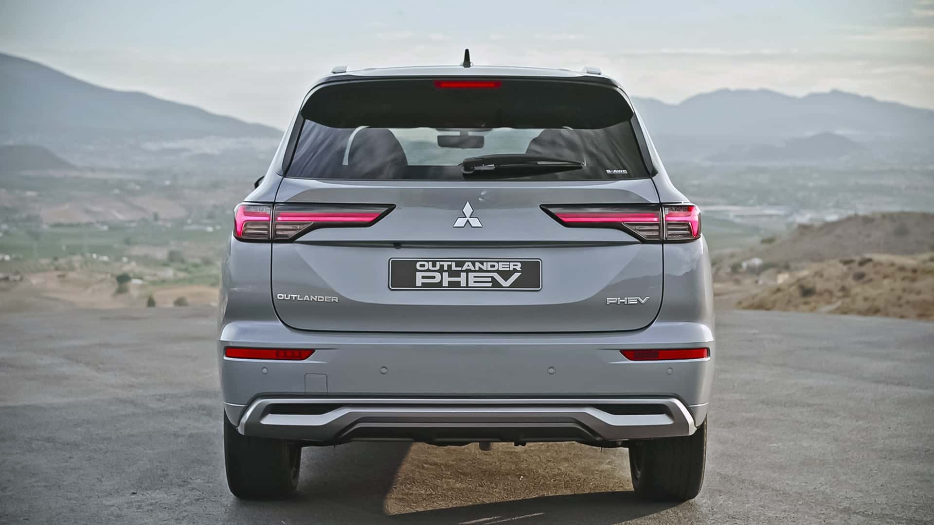 Mitsubishi Outlander PHEV 2025 року