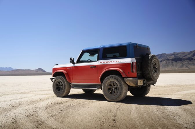 Компанія Ford випустила сучасну версію Baja Bronco з 1970-х