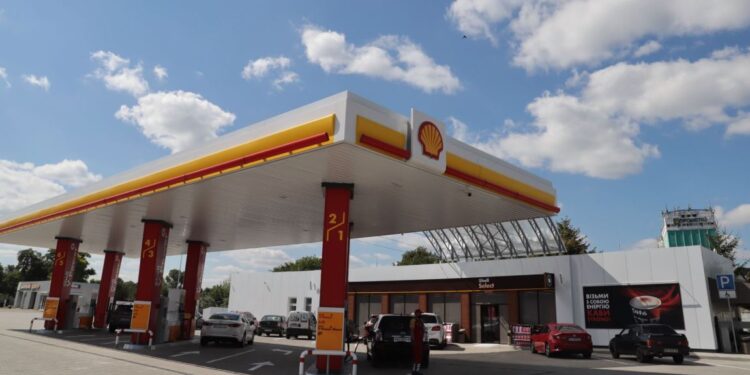 Shell продає всі 118 АЗС в Україні. Купує Укрнафта