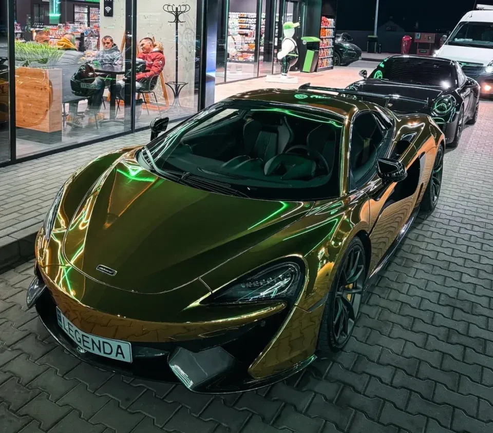 Рідкісний McLaren 570S Spider із золотистим покриттям з’явився у Львові (Фото)