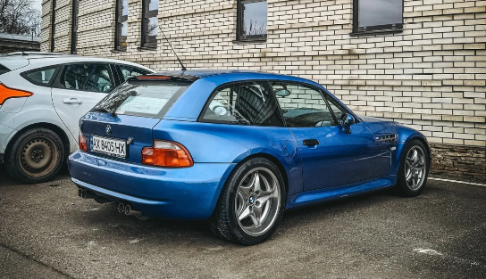 Рідкісний спорткар BMW Z3 M Coupe 1999 року помітили у Києві 