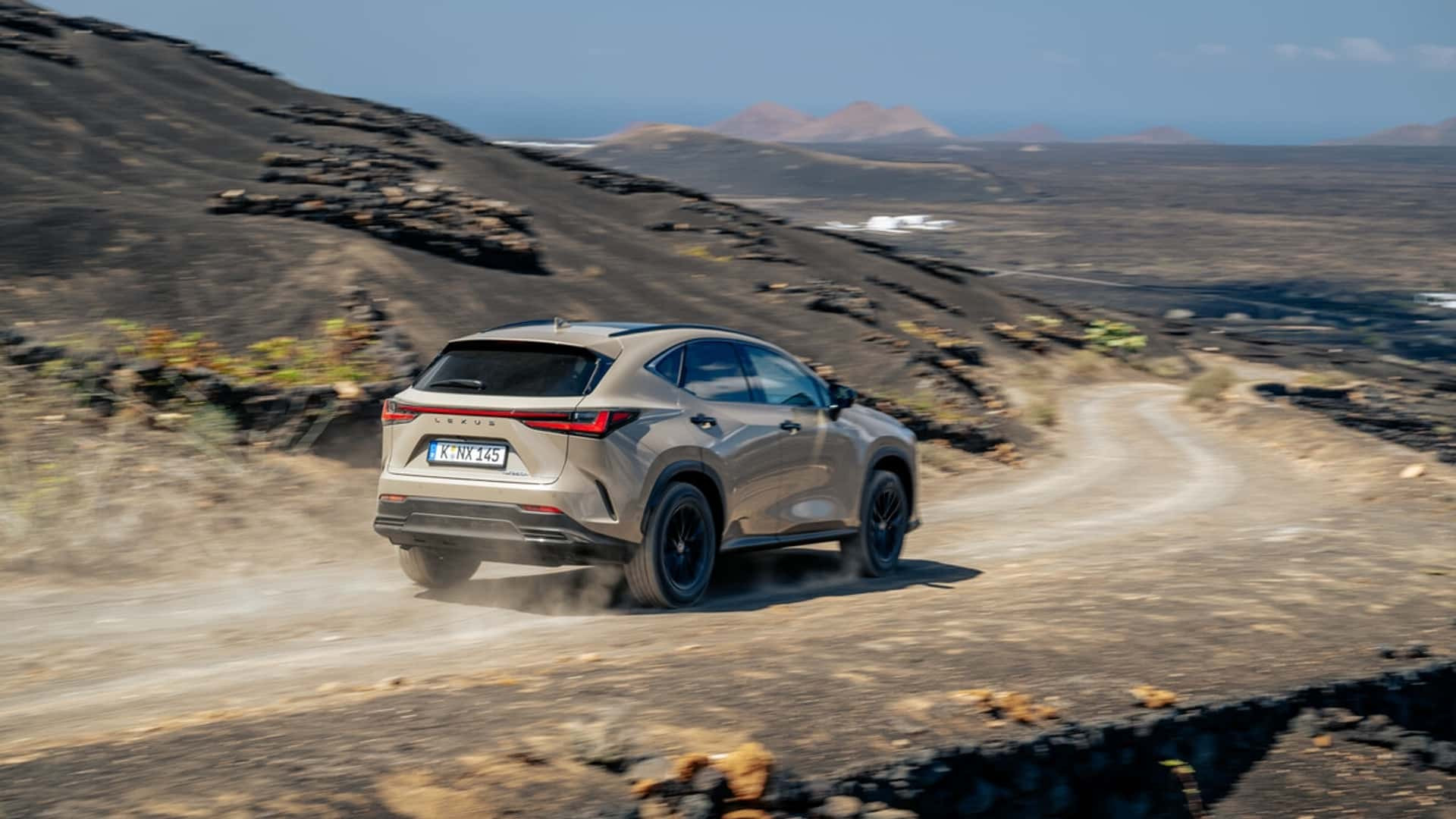 Lexus NX Overtrail 2025 року