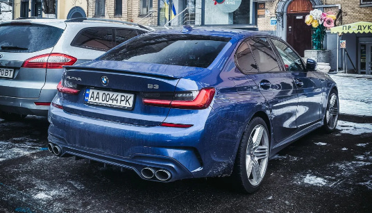 У Києві помітили рідкісний спортивний седан Alpina B3