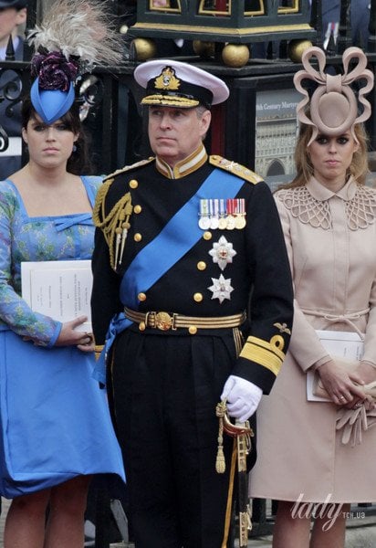 Принц Ендрю з доньками Євгенією і Беатріс / © Associated Press