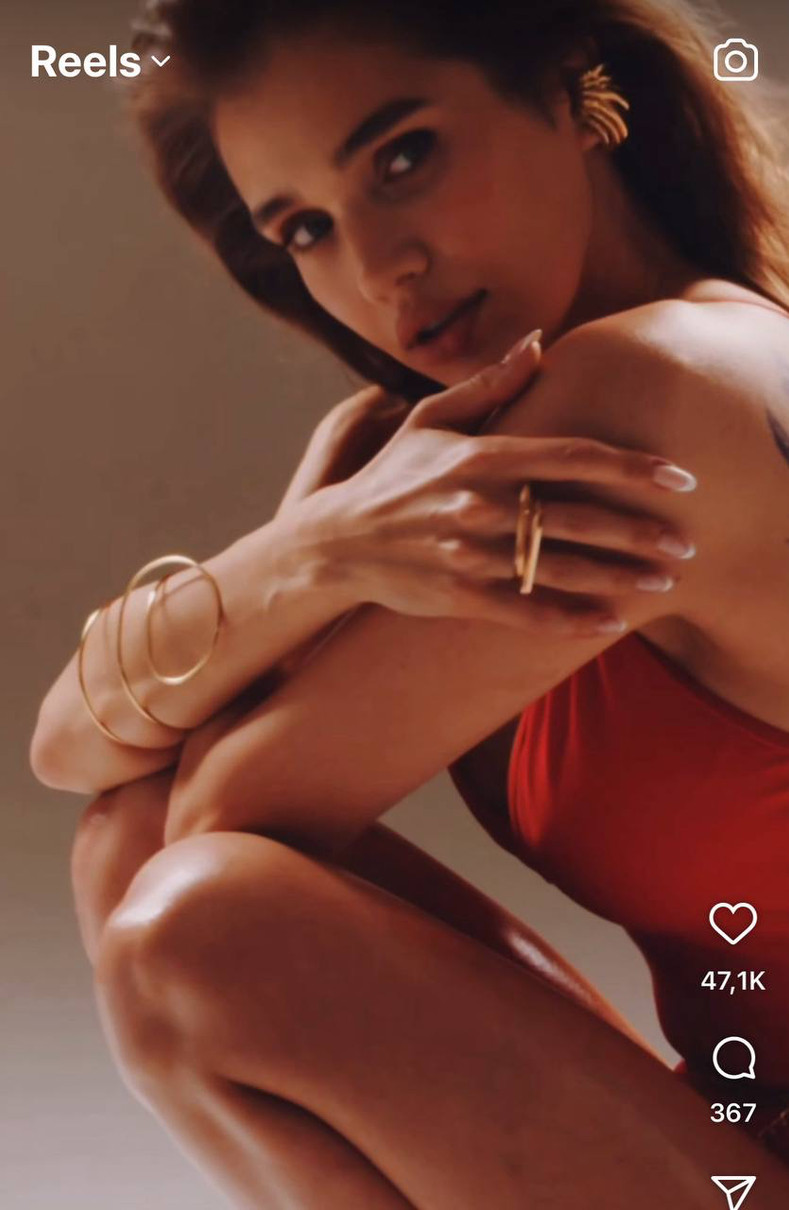 Саша Бо у браслетах