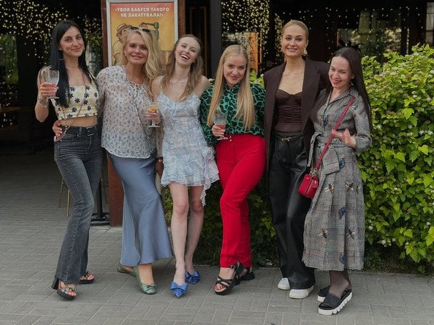 Анна Сагайдачна з друзями / © instagram.com/annasagaidachnaya