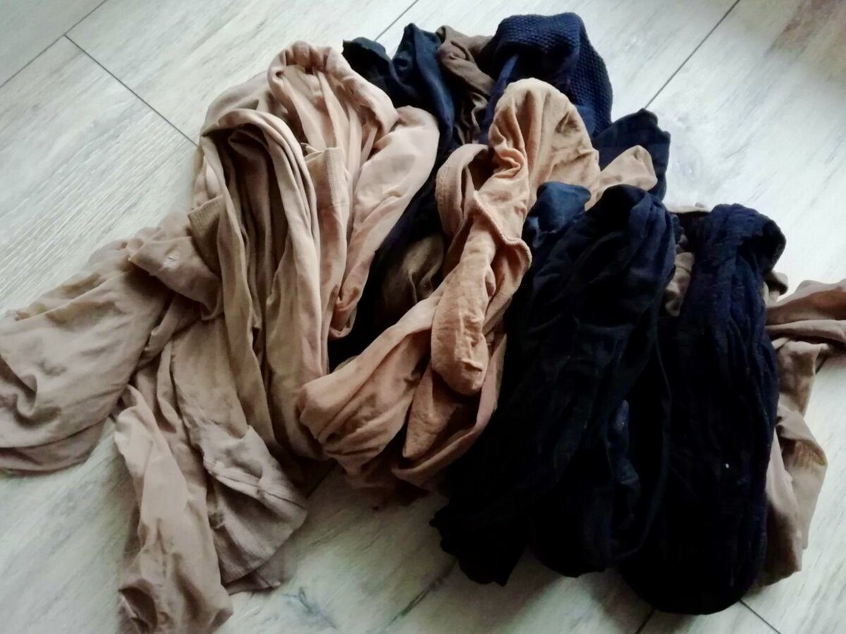 Експерти розповіли, як звичайні колготи можуть допомогти у прибиранні у ванній кімнаті