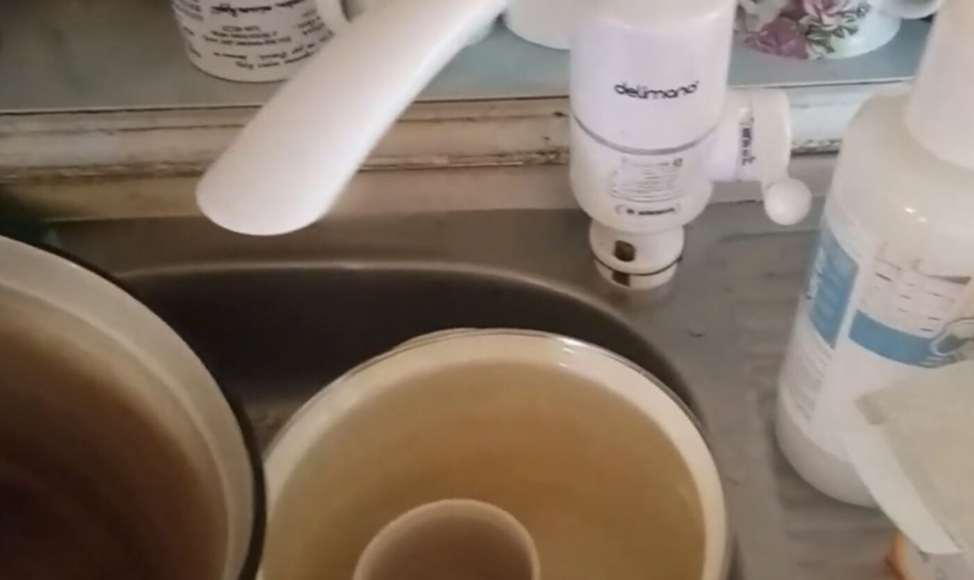 Як швидко відмити жир з посуду