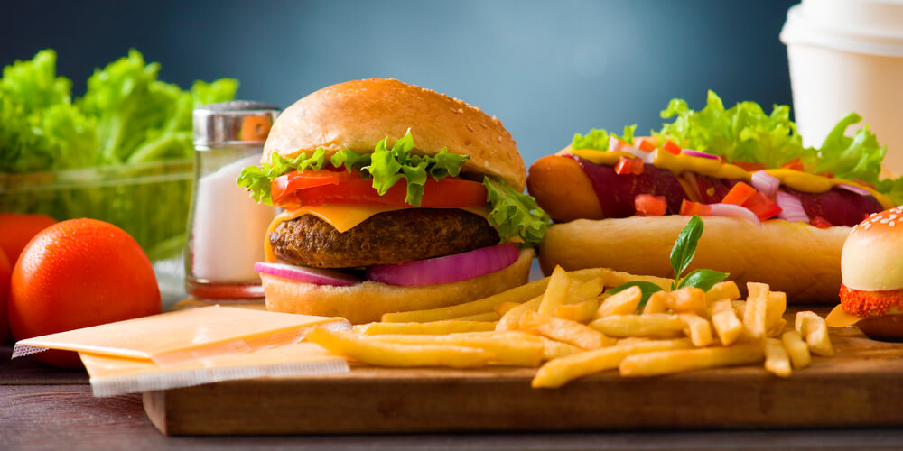 6 популярних страв, які можуть бути небезпечні для мозку Фастфуд