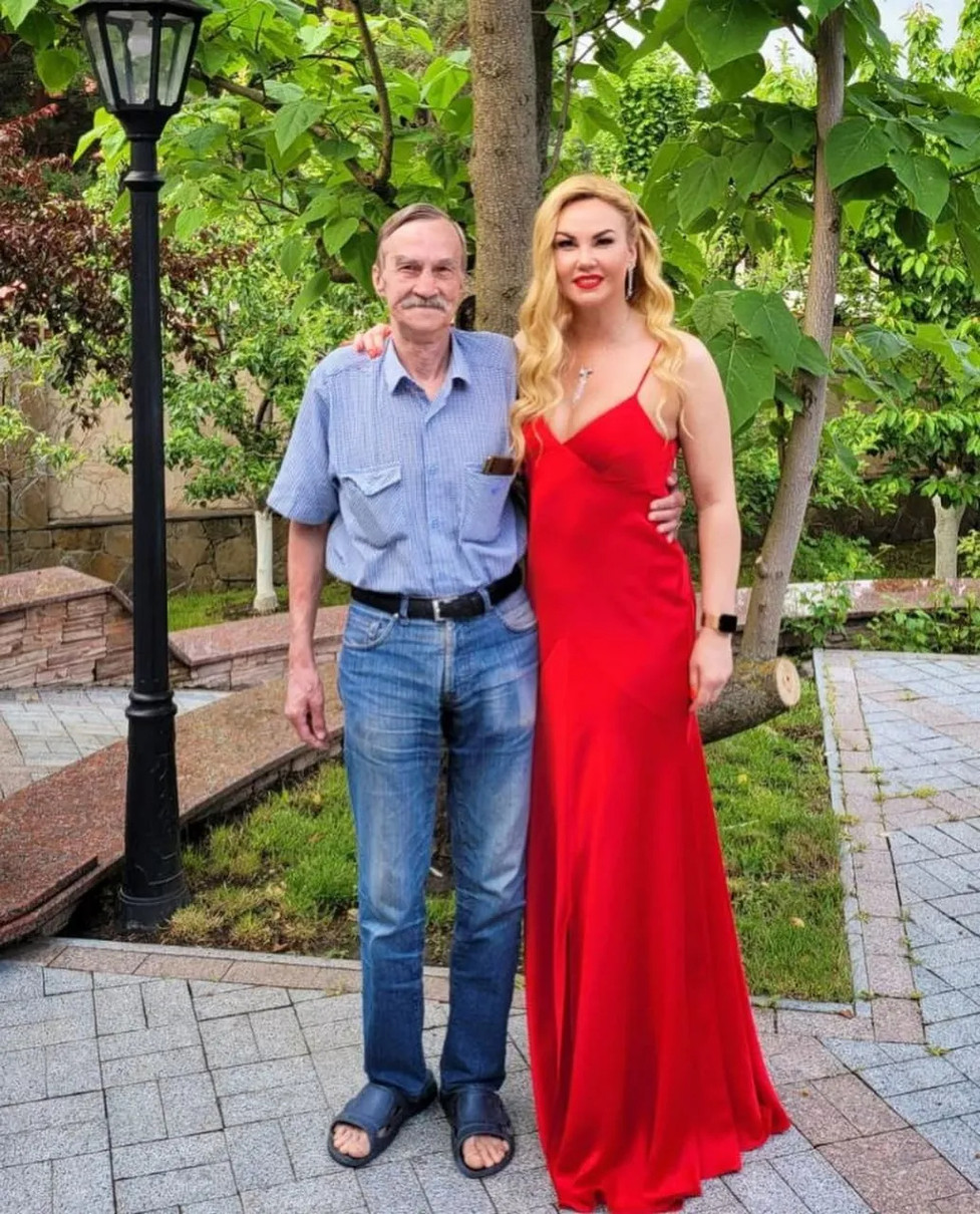 Камалія разом зі своїм батьком