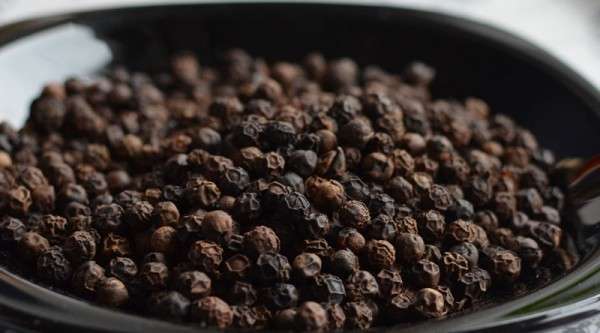 Найпопулярніша спеція у світі: спалює жир, захищає мозок, знімає біль у суглобах Чорний перець