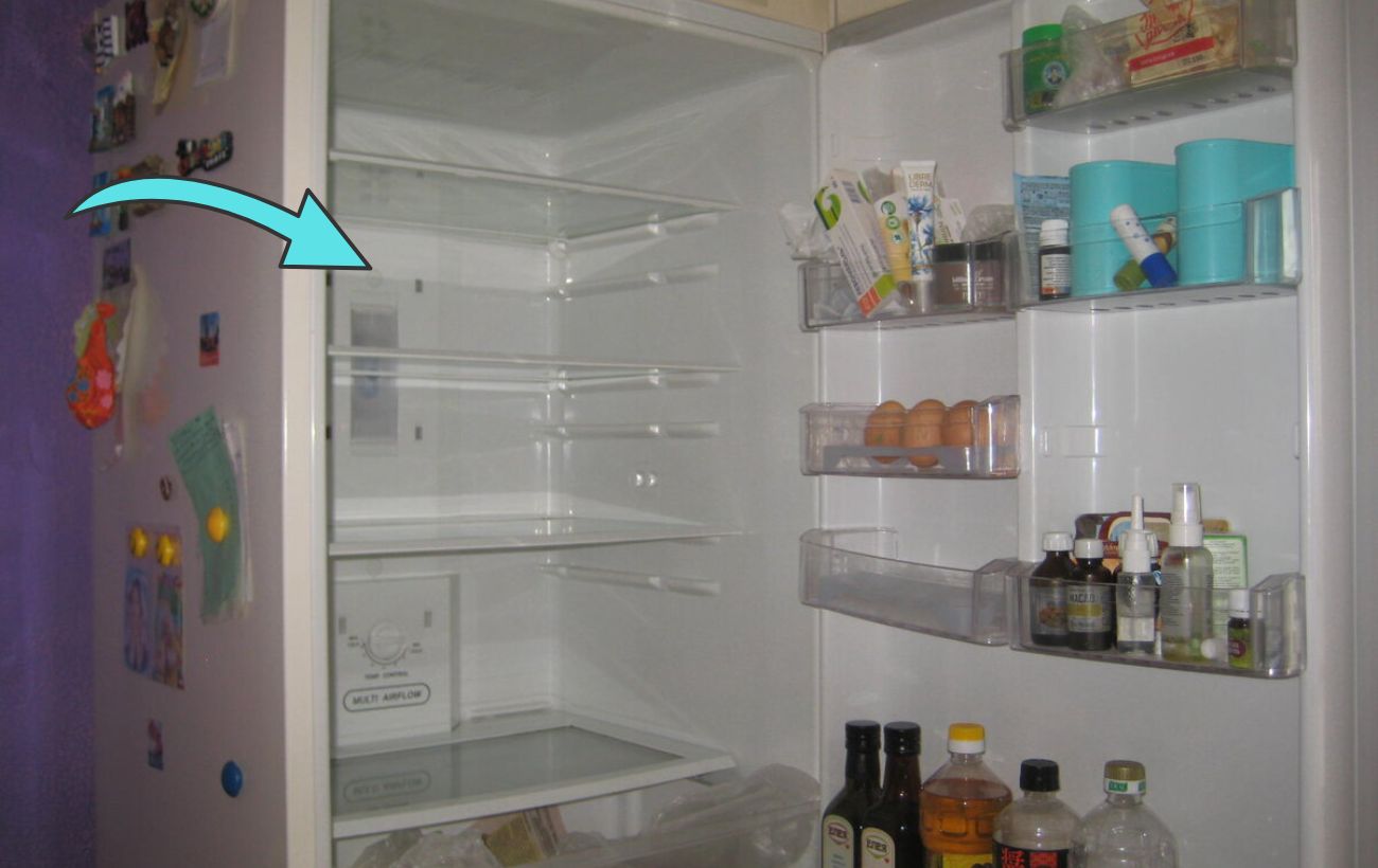 Господині розповіли, який продукт прибере неприємний запах з холодильника 