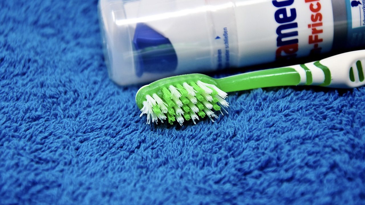 Стоматологи розповіли, коли потрібно чистити зуби, до чи після сніданку 