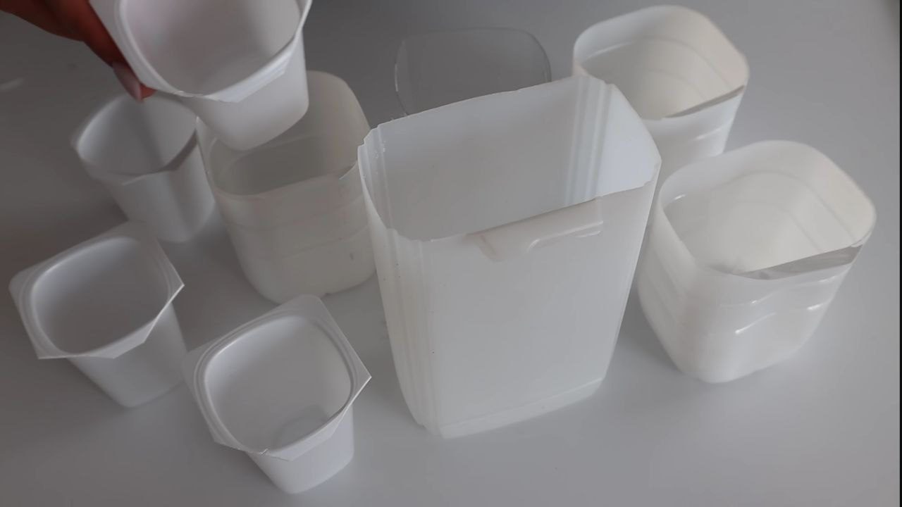 Ніколи не викидаю пусті стакани від йогуртів – роблю із них таку суперкорисну штучку: цінний лайфхак