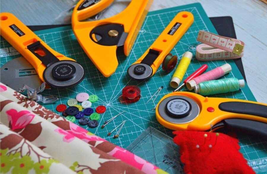 Господині розповіли, як можна використати пусту тару від сметани у господарстві