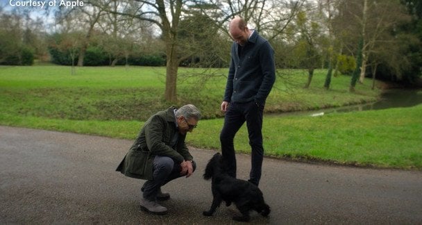 Юджин Леві та принц Вільям з собакою Орлою