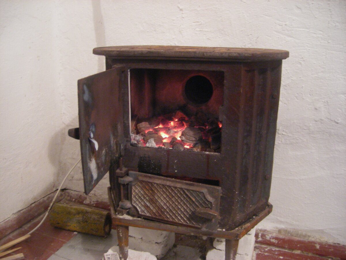Експерти розповіли, як покращити ефективність опалення буржуйкою в домашніх умовах