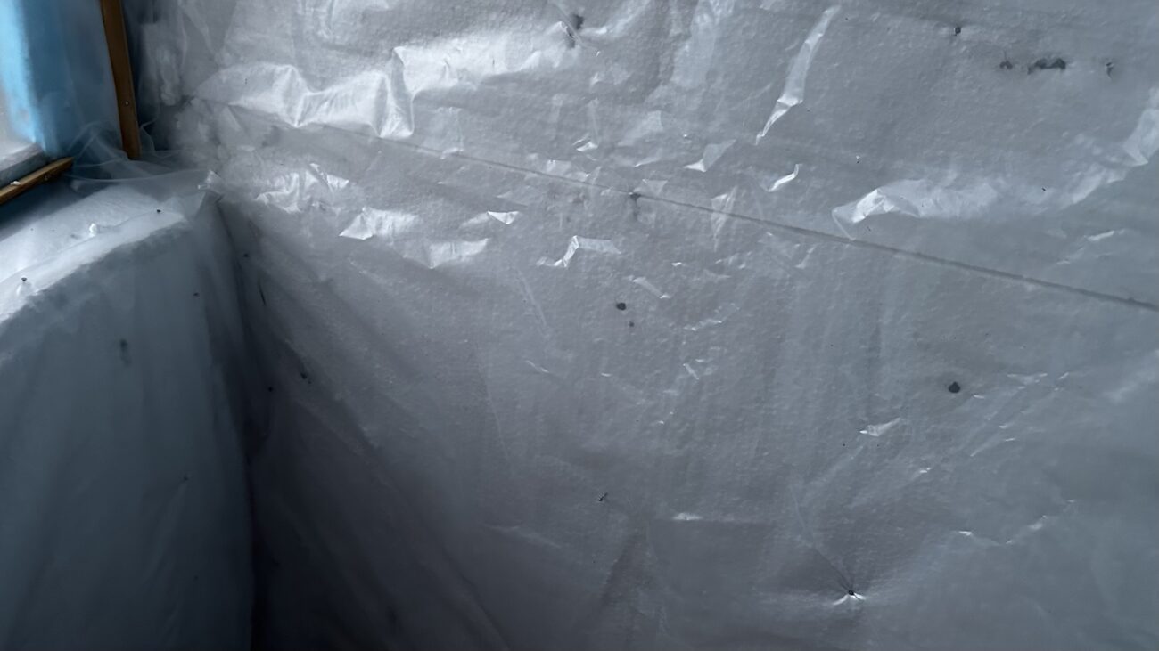 Господарі розповіли, як можна бюджетно утеплити деревʼяний балкон Господарі розповіли, як можна бюджетно утеплити деревʼяний балкон