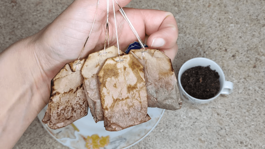 Садівники розповіли, як можна використати чайні пакетики з користю для культур